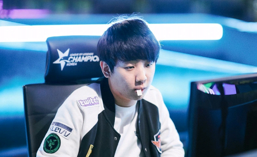 德斯特在两 德斯特在两